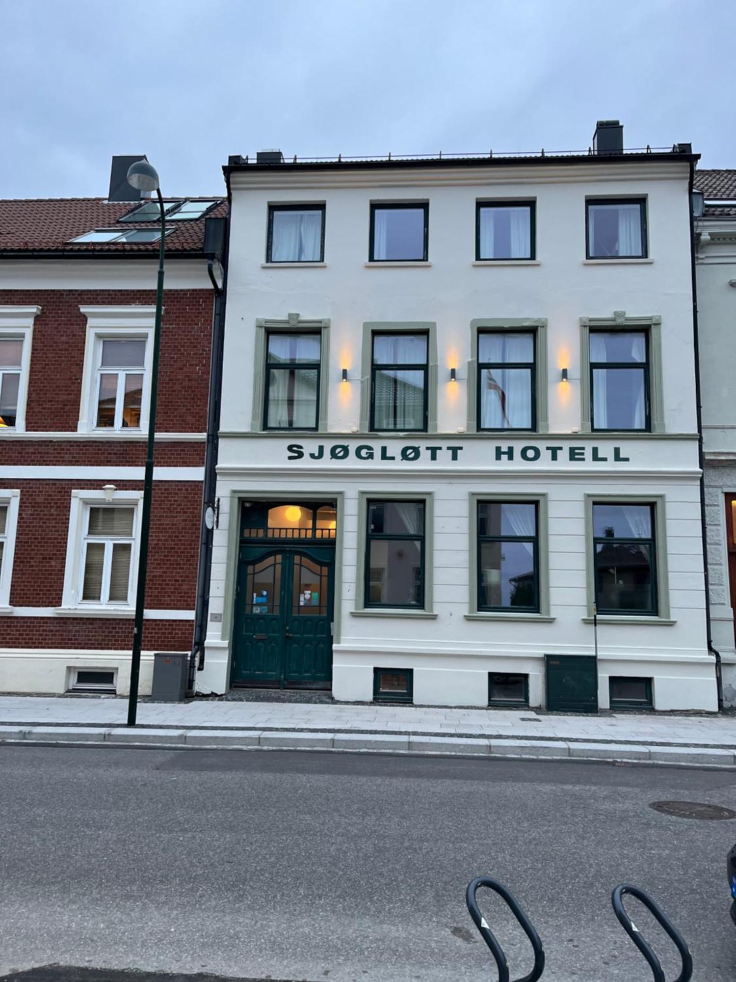 Inn Sjoglott *